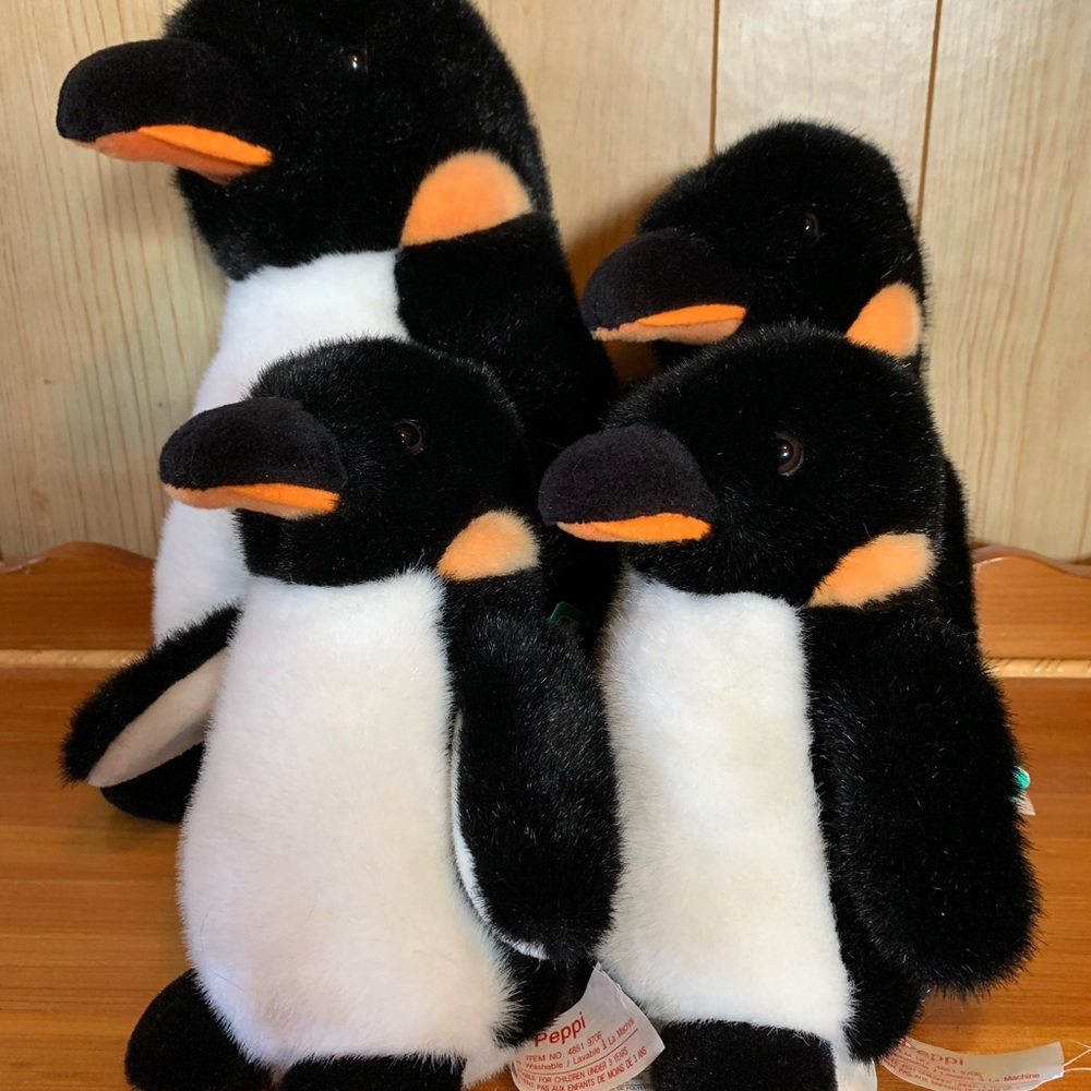 Russ Amram’s adorable waddle of Peppi emperor penguins. All 4 included.